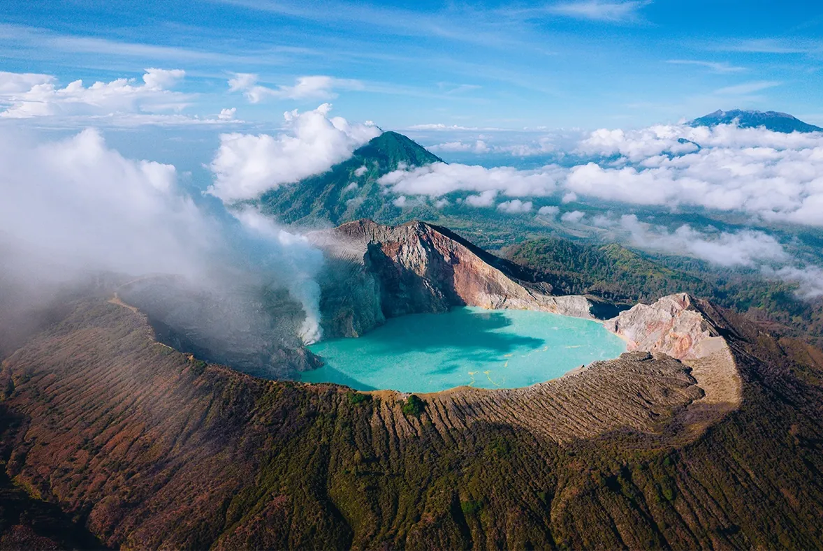 Panorama Kawah Ijen Banyuwangi dalam paket wisata dari Surabaya